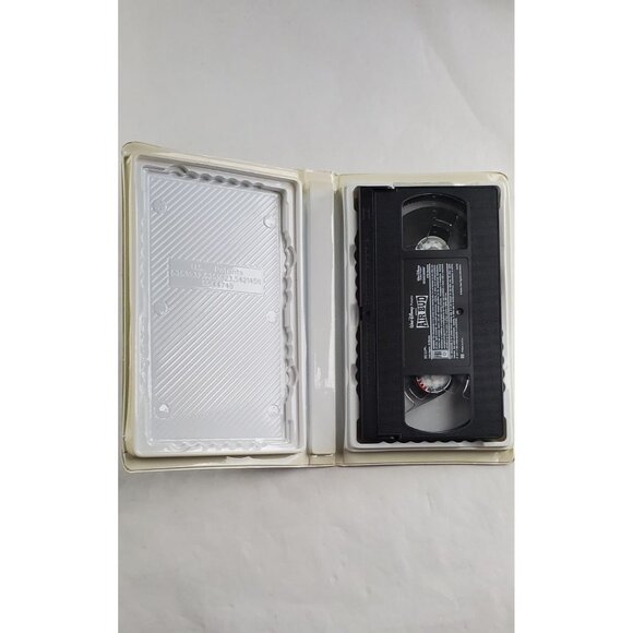 Air Bud: Irresistible VHS Tape 1997 - Walt Disney Clamshell - Picture 4 of 6